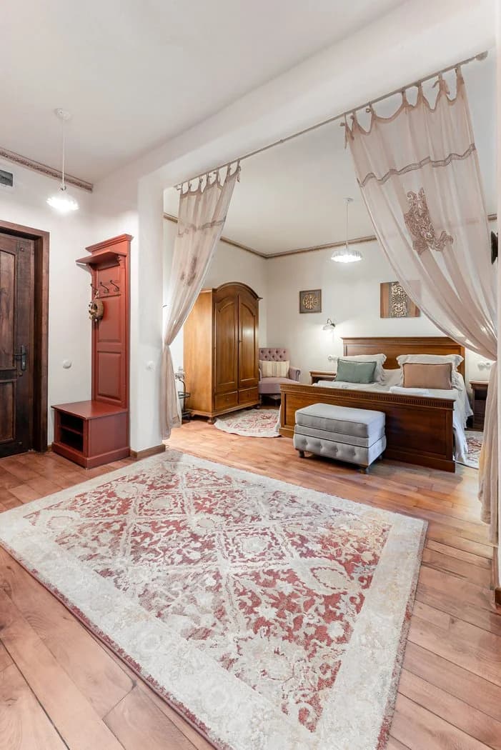 Camera Deluxe cu cadă